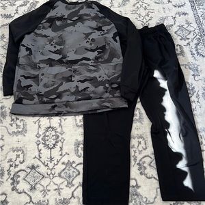 Men’s Nike Hoodie and Pants. Size Large.